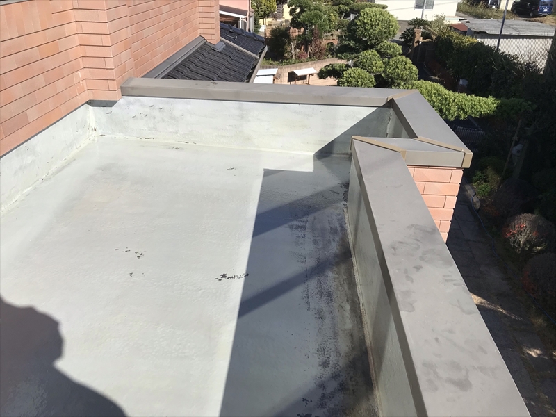さいたま市岩槻区陸屋根防水のトップコート施工プライマー塗布完了
