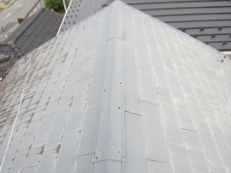 さいたま市見沼区でスレート瓦(≒コロニアル,カラーベスト)屋根塗装の為高圧洗浄作業です。