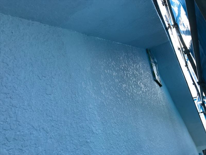 北本市モルタル外壁「ＤＡＮフィラーエポ」で下塗り完了