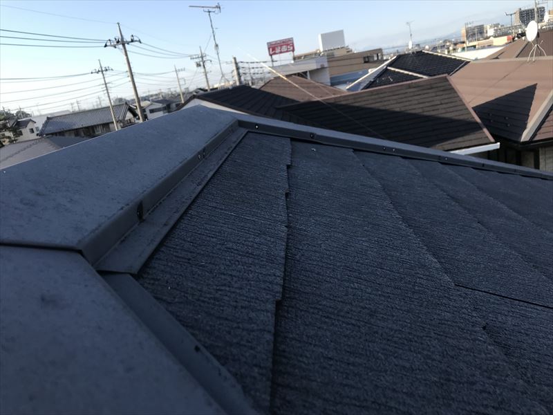 スレート屋根棟板金の浮いている止め釘補修