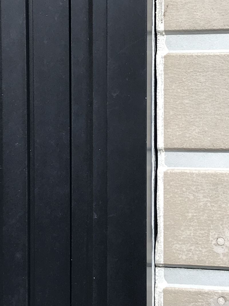 さいたま市岩槻区外壁塗装前点検玄関シーリング目地劣化