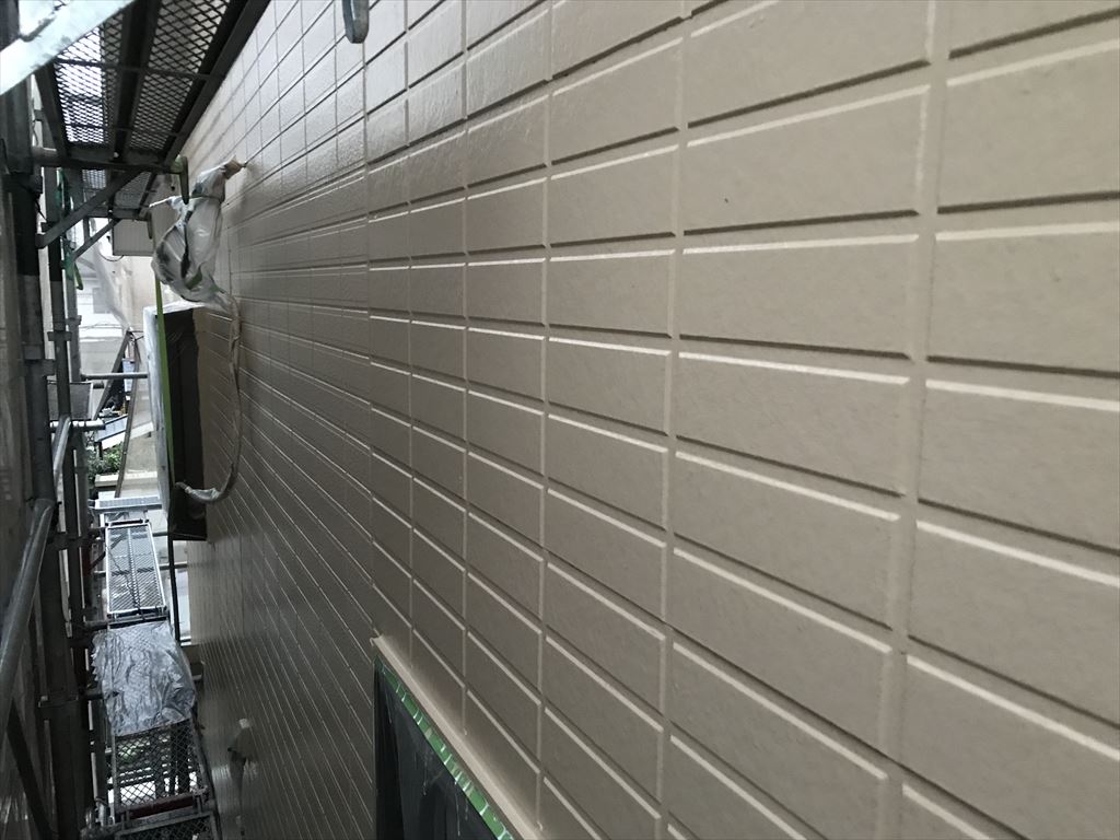 さいたま市岩槻区外壁塗装アステックペイント「超低汚染リファイン1000Si-IR」で中塗りで完了