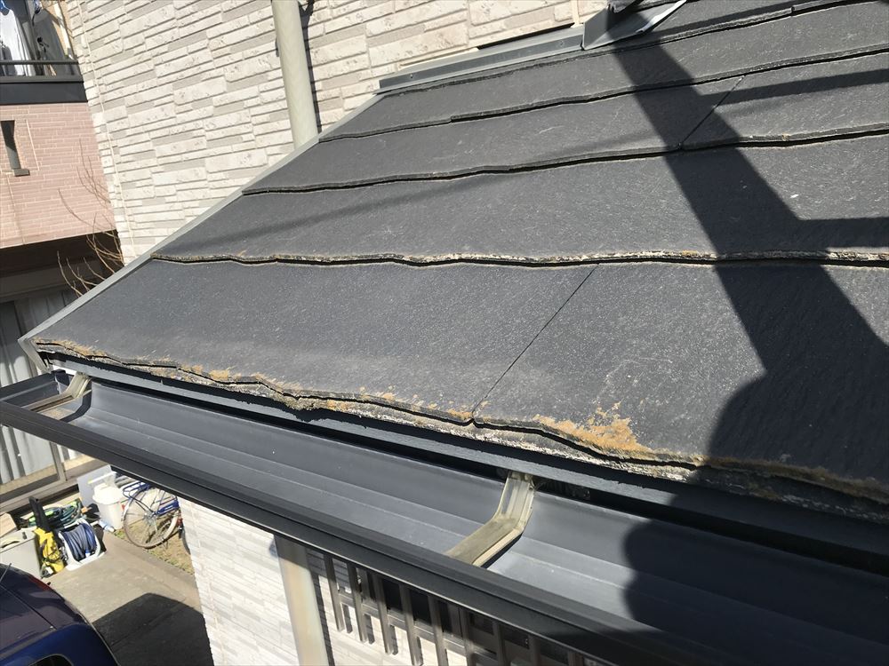 上尾市スレート屋根西側下屋根の劣化