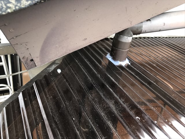 蓮田市ベランダ屋根新規波板設置雨樋部シーリング補強