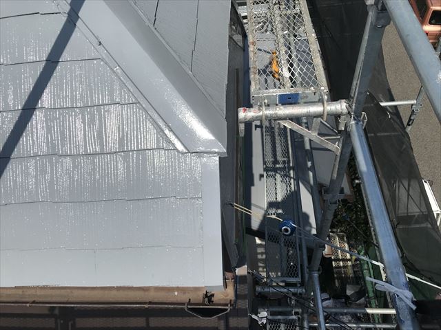 伊奈町でアステックの下塗り材で塗装し艶が出ているスレート屋根