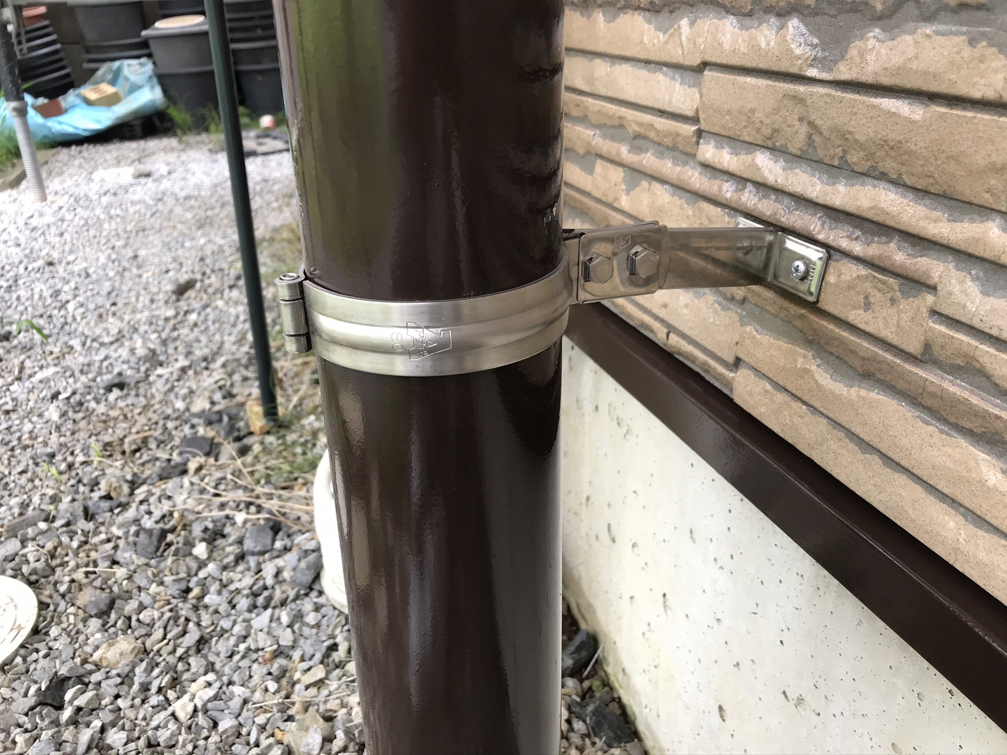 伊奈町外壁塗装付帯部雨樋の取付金具交換後