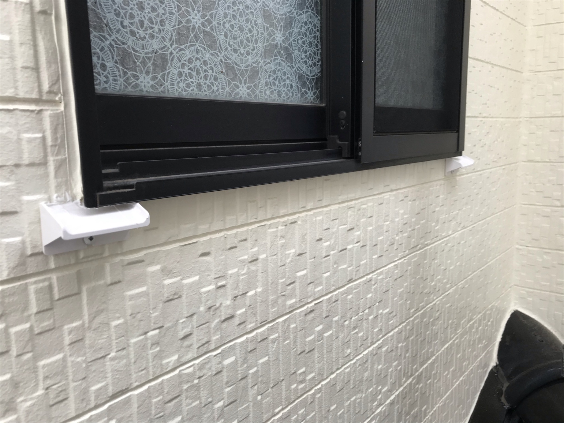 上尾市外壁塗装後に伝え水防止水切り「雨筋ストッパー」取付