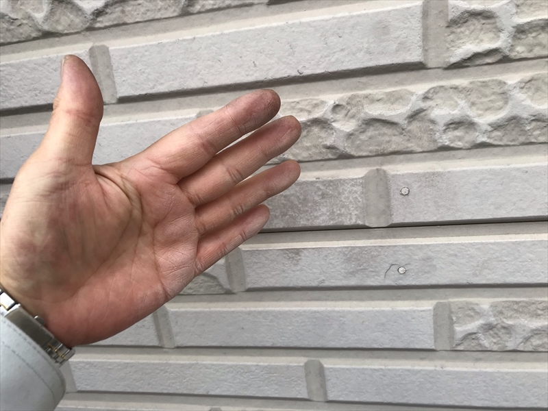 鴻巣市外壁塗装の無料点検時外壁のチョーキング現象