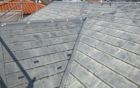 さいたま市見沼区のスレート瓦(≒コロニアル,カラーベスト)屋根に遮熱性のある下塗材使用