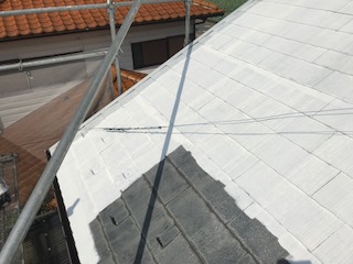 スレート屋根に遮熱性の下塗り塗料使用